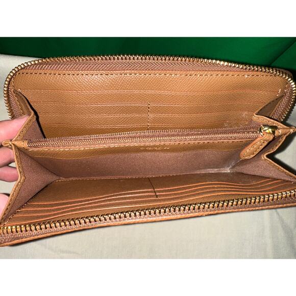 Coach Signature Zip Around Wallet in Brown Canvas Leather - Authentic & Elegant - Picture 4 of 6